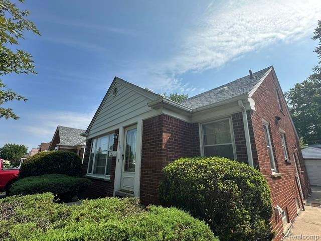 9996 Inkster Road