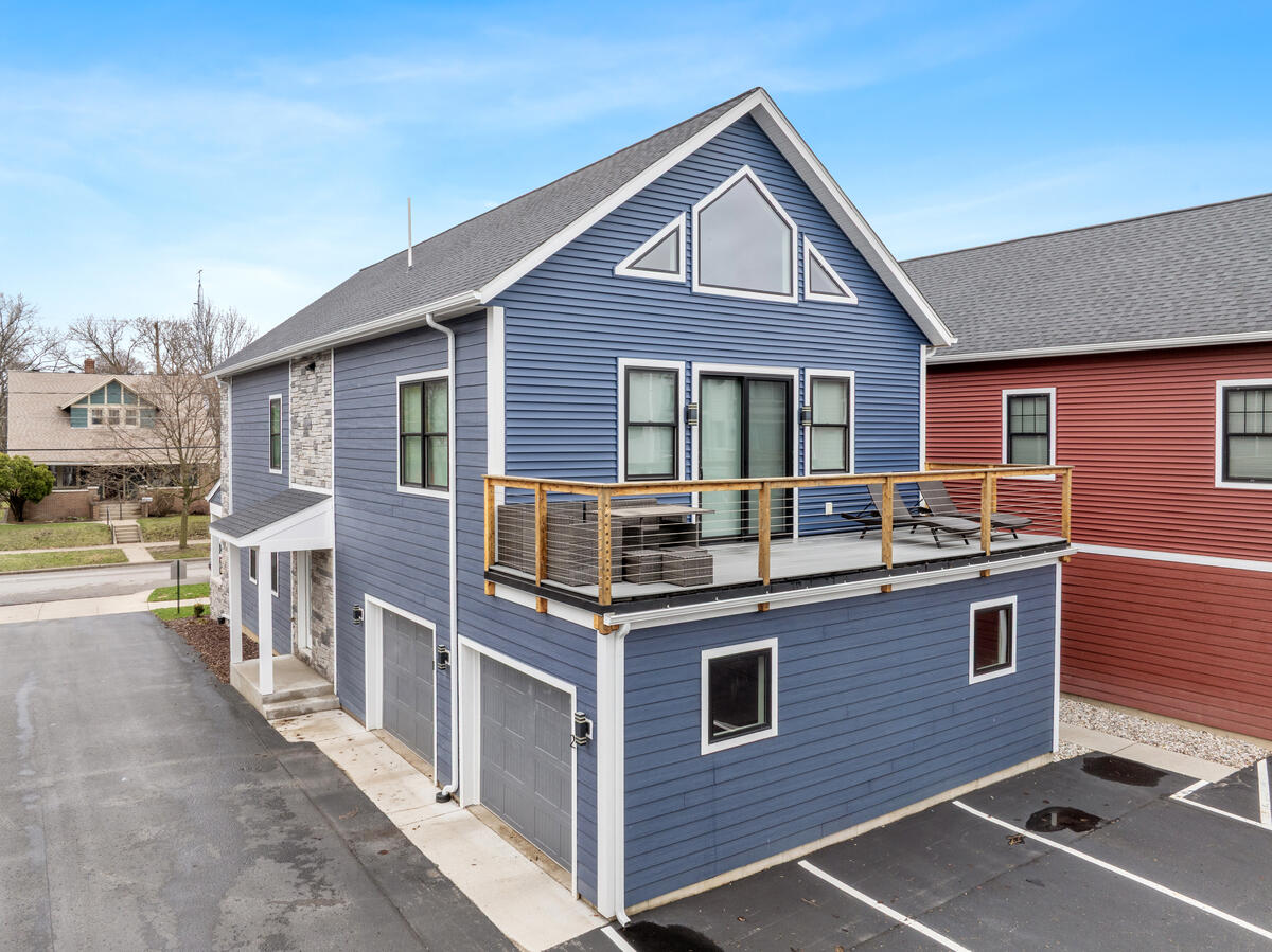 633 Fairview Avenue NE 1