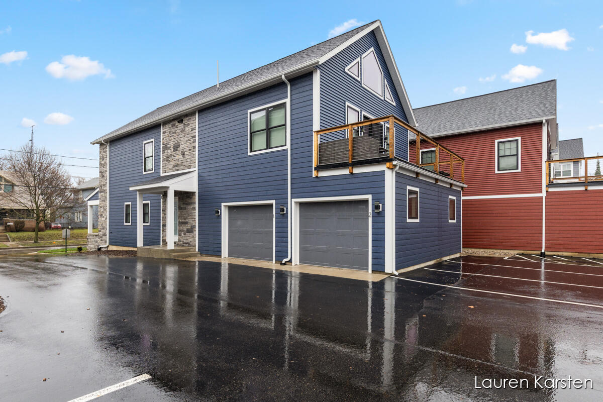 633 Fairview Avenue NE 1