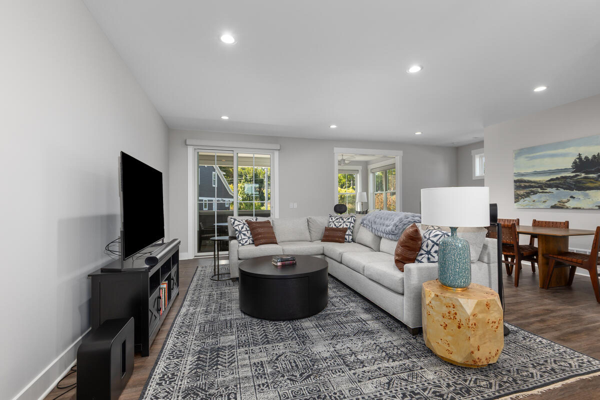 7033 Ada Depot Drive SE