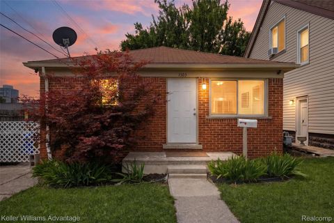 Photo of 1303 College Avenue, Lincoln Park City, MI 48146 (MLS # 20261046334)