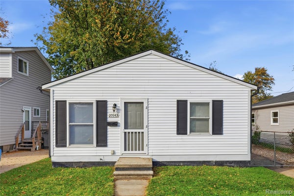20943 WOODWARD ST, CLINTON TOWNSHIP, MI 48035 - Image 2b43bf0976475ca3611752db4fbc5c5e/1944826399
