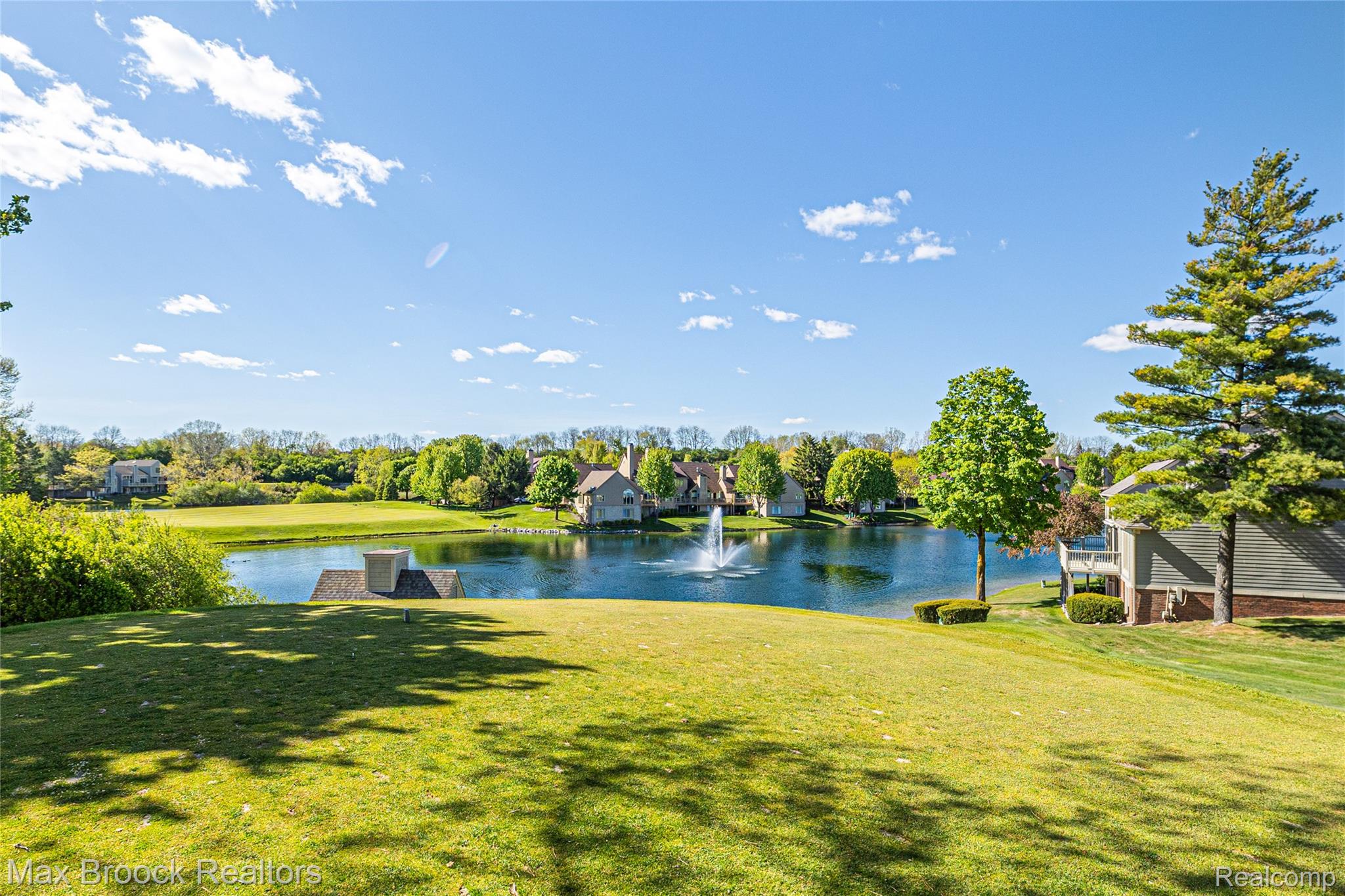 2456 Inglehill Point