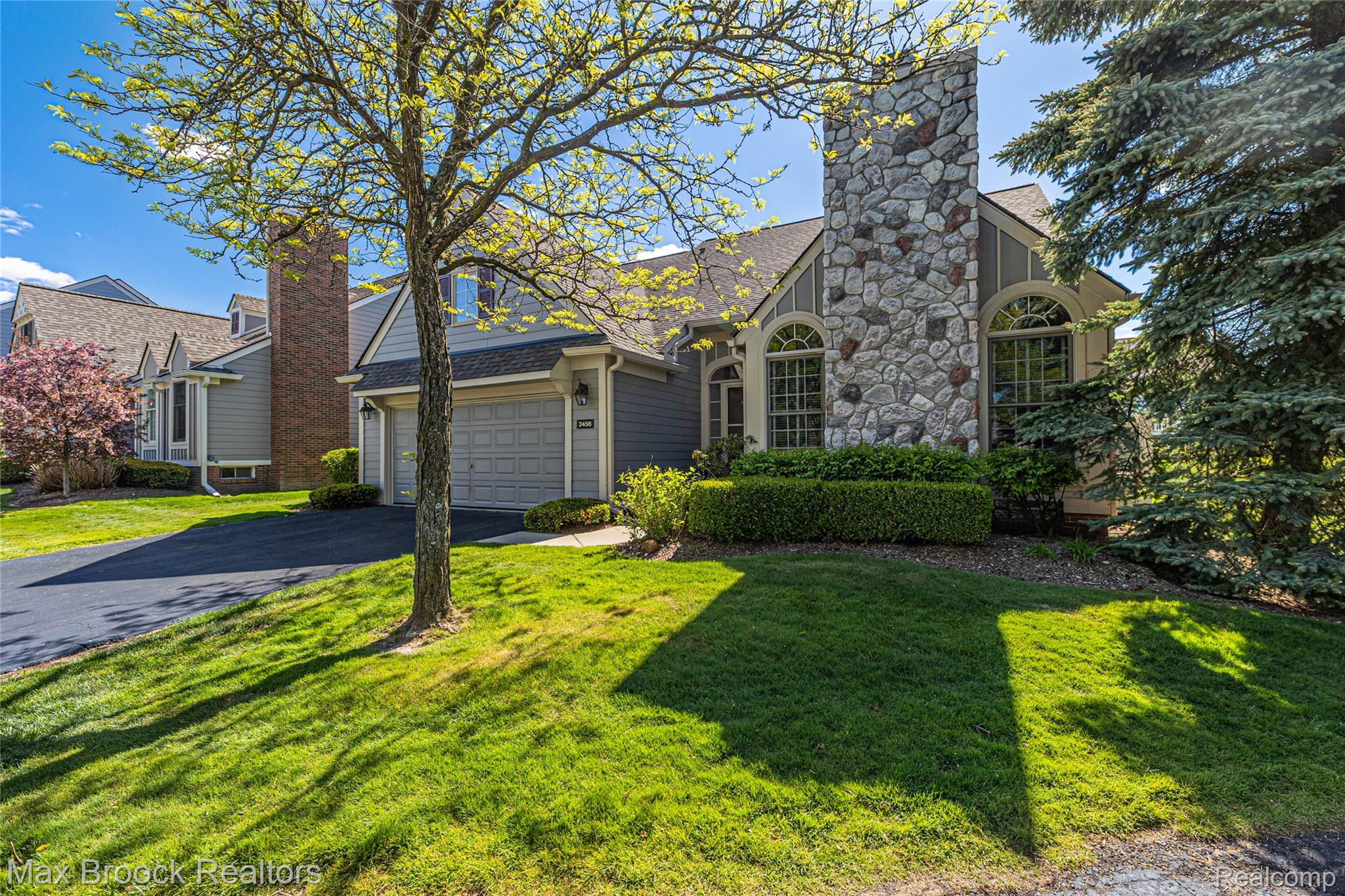 2456 Inglehill Point