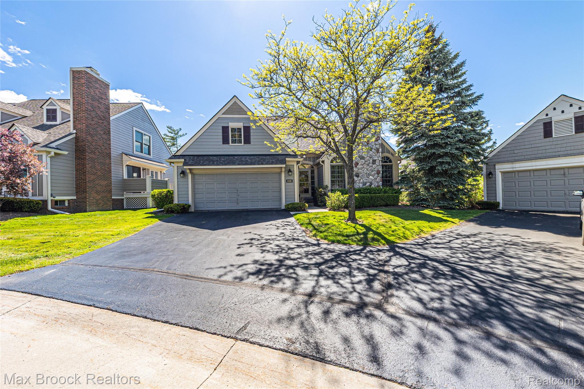 2456 Inglehill Point