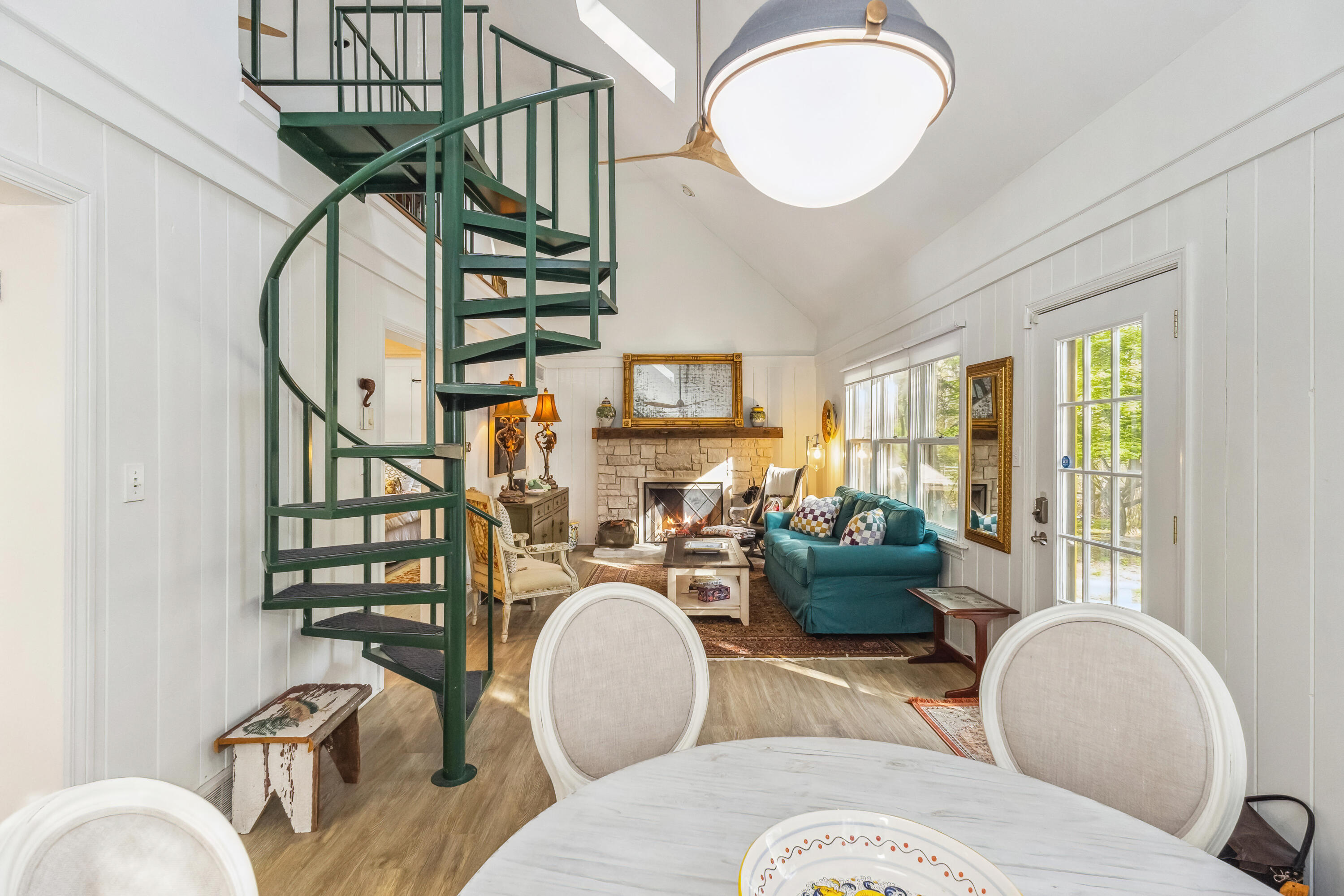 4160 Comanche Trail