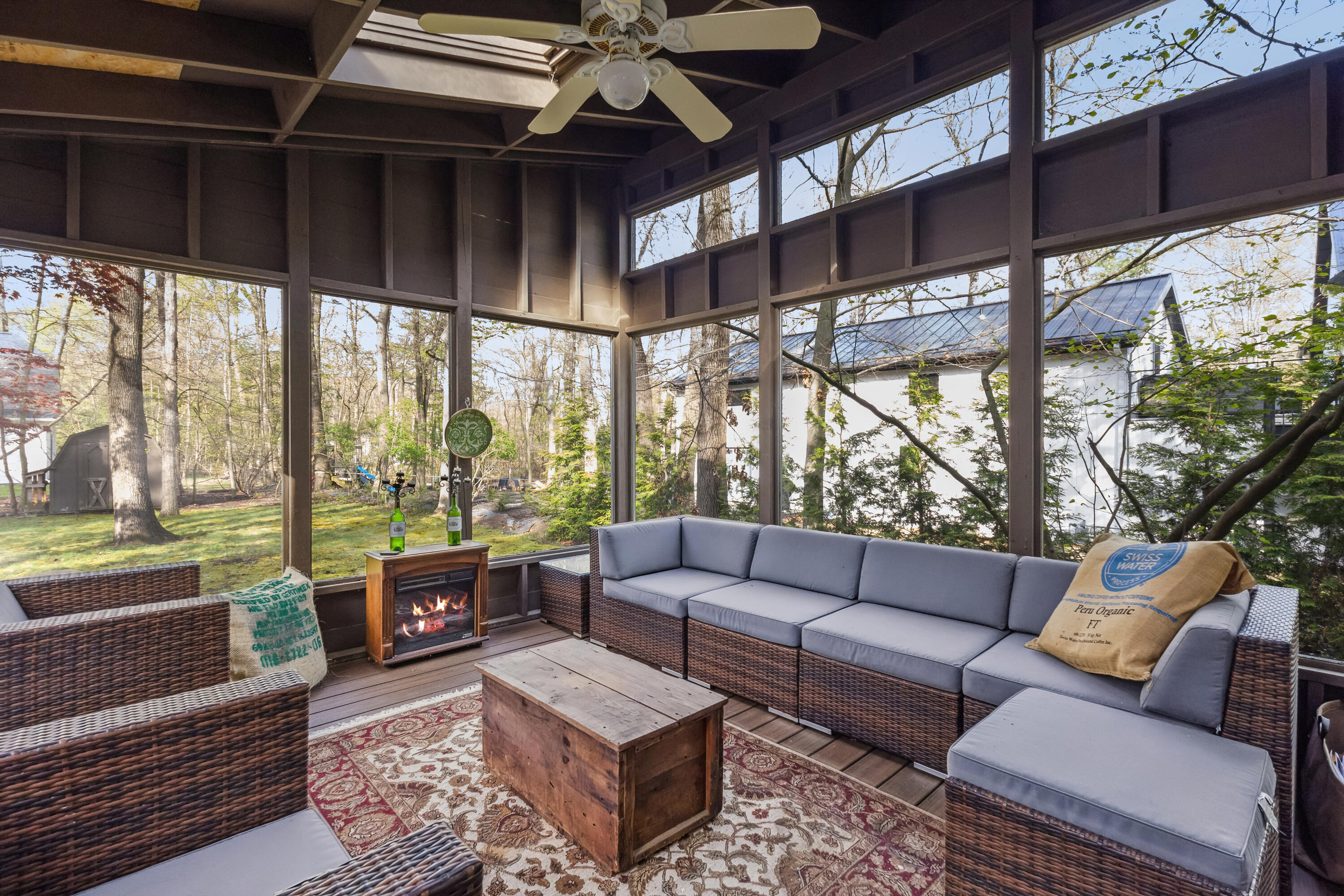 4160 Comanche Trail
