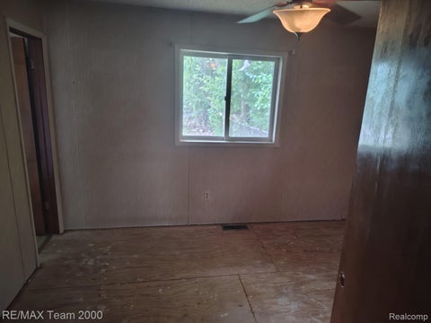Tiny photo for 30501 W Jefferson Avenue, Gibraltar City, MI 48173 (MLS # 20261072831)