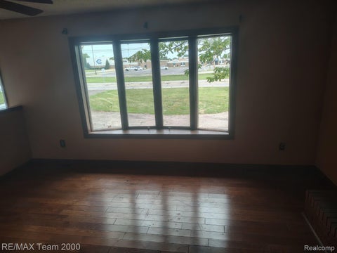 Tiny photo for 30501 W Jefferson Avenue, Gibraltar City, MI 48173 (MLS # 20261072831)