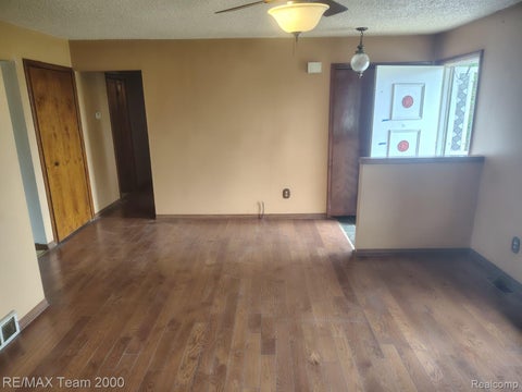 Tiny photo for 30501 W Jefferson Avenue, Gibraltar City, MI 48173 (MLS # 20261072831)