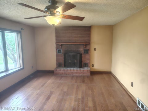 Tiny photo for 30501 W Jefferson Avenue, Gibraltar City, MI 48173 (MLS # 20261072831)