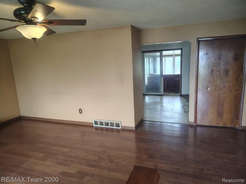 Tiny photo for 30501 W Jefferson Avenue, Gibraltar City, MI 48173 (MLS # 20261072831)