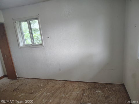Tiny photo for 30501 W Jefferson Avenue, Gibraltar City, MI 48173 (MLS # 20261072831)