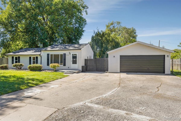 25453 PINE VIEW AVE, WARREN, MI 48091 - Image 2b5afe1aebb77c1f6257d51e99c3e6cd/3762094796