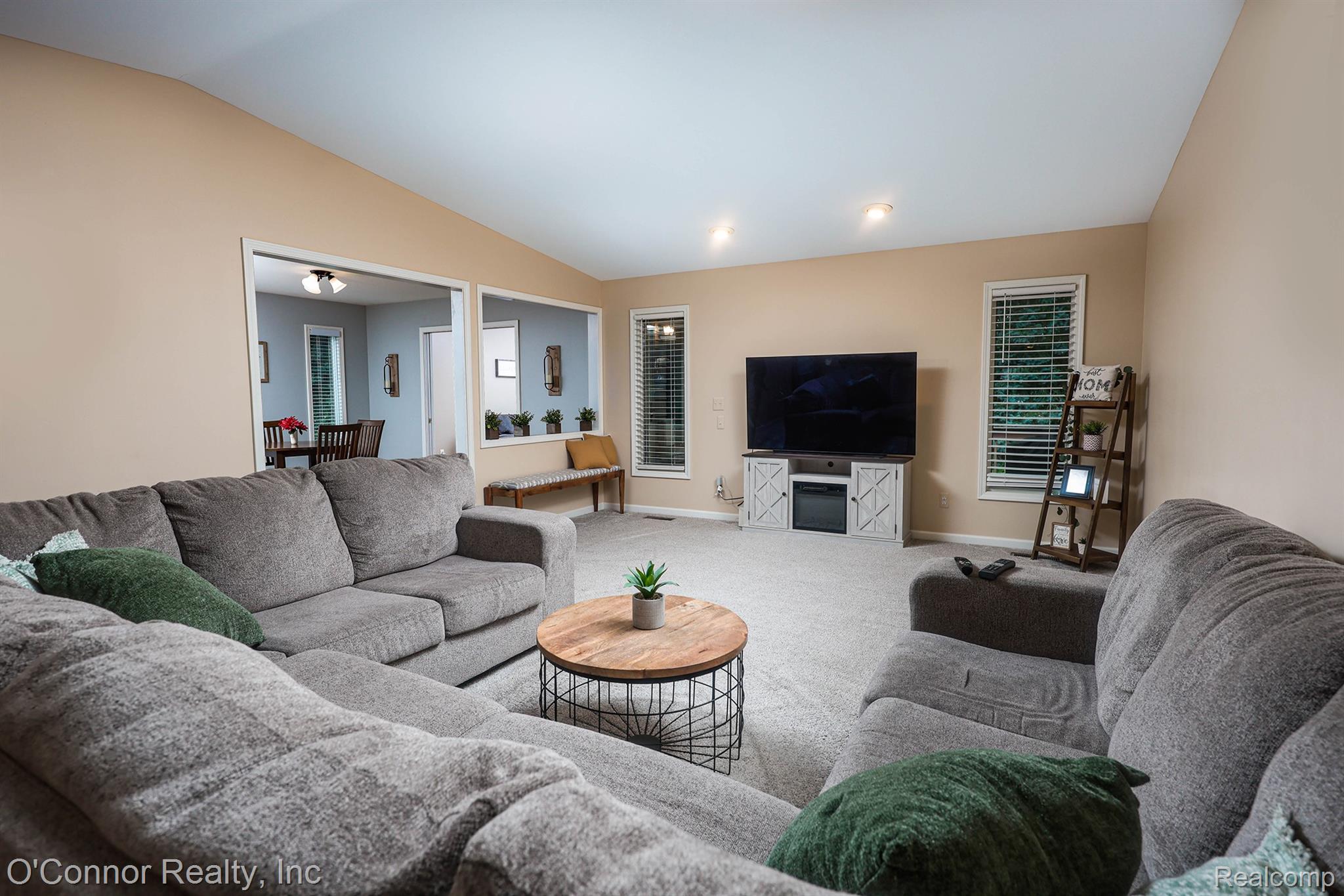 3875 Oak Hills Circle