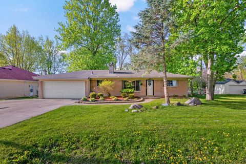 Photo of 950 Gallaland Avenue, Rochester Hills City, MI 48307 (MLS # 81026017888)