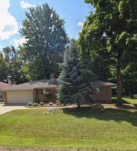Photo of 950 Gallaland Avenue, Rochester Hills City, MI 48307 (MLS # 81026017888)
