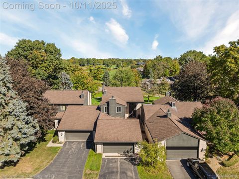 Photo of 1992 Bent Tree Trail, West Bloomfield Charter Township, MI 48302 (MLS # 20251036062)