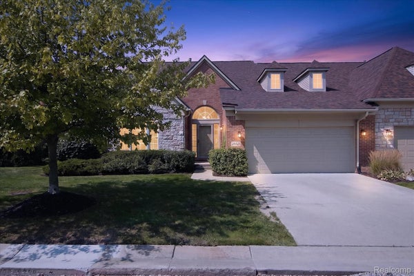 26121 VALHALLA DR, FARMINGTON HILLS, MI 48331 - Image 2b7db74b3b9c48d5f51f9d581fc30e7c/2942834201