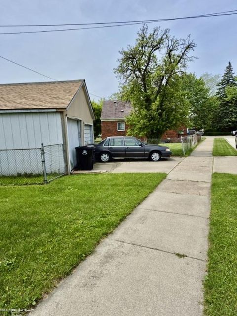 Tiny photo for 29290 Utica Road, Roseville City, MI 48066 (MLS # 58050209529)