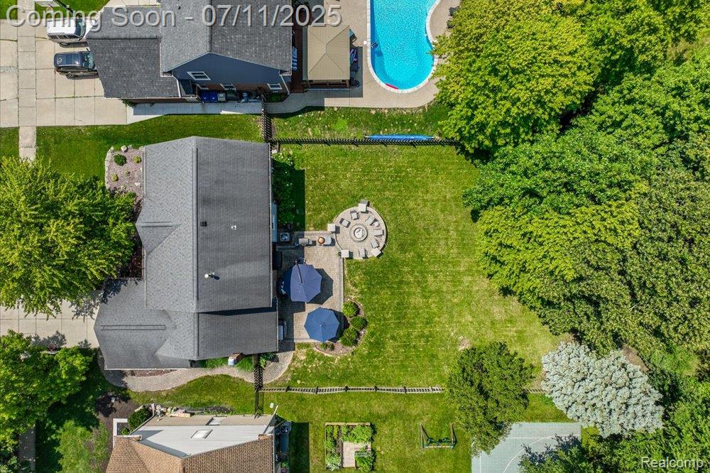 45912 Larchmont Drive