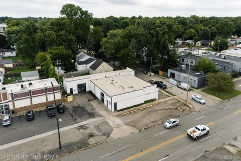 22804 & 22806 DEQUINDRE Road Warren City MI 48091