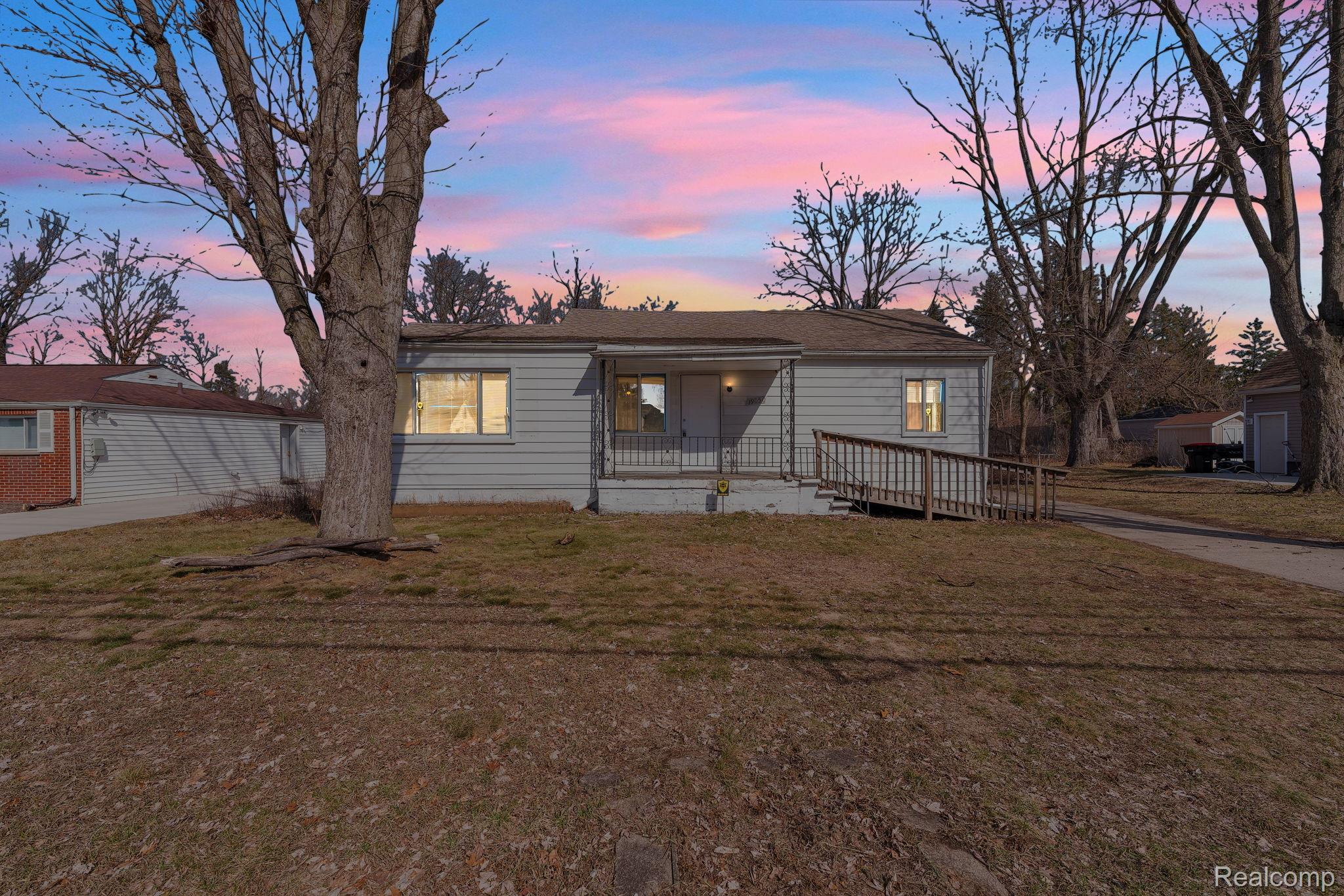 19050 Melrose Avenue