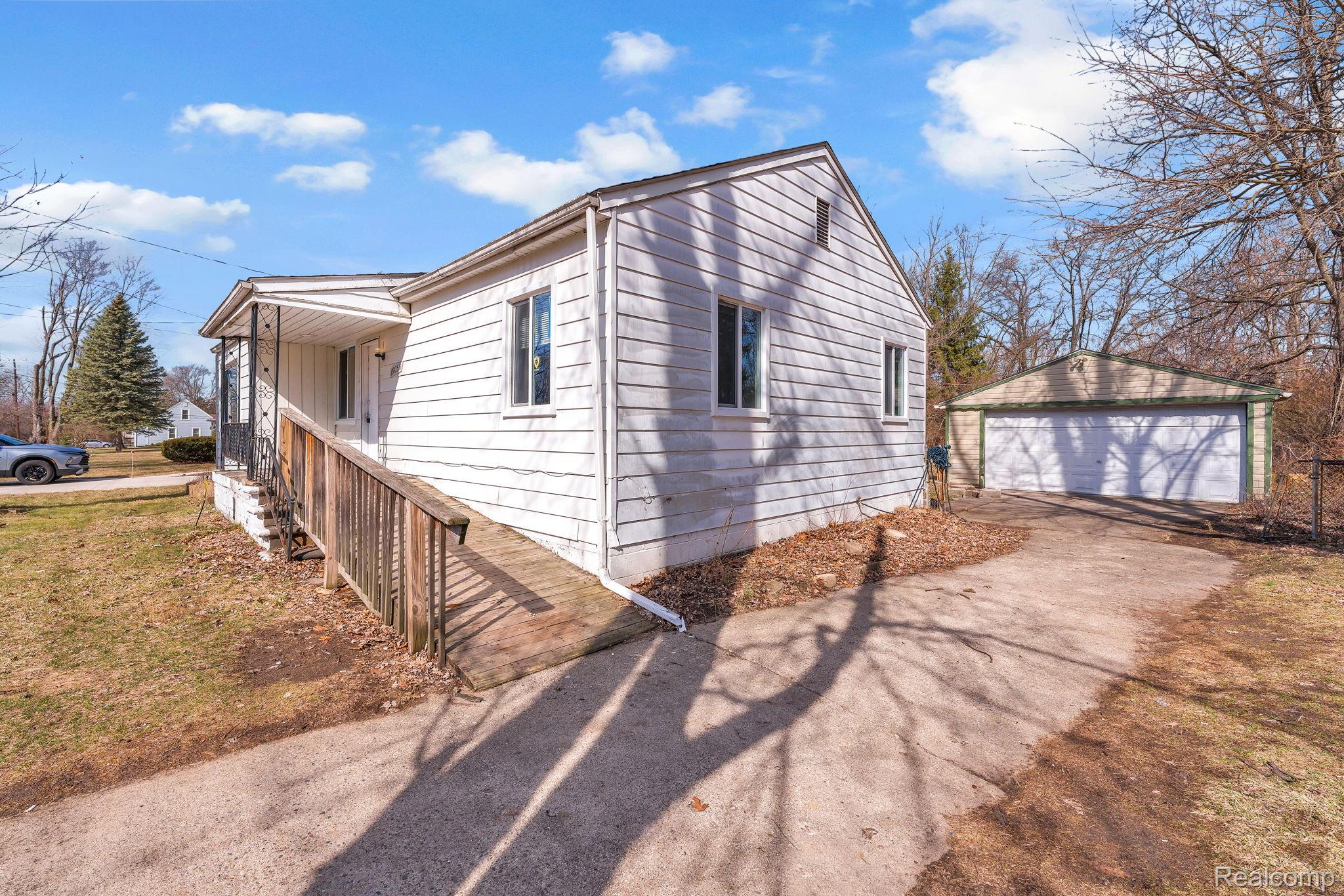 19050 Melrose Avenue