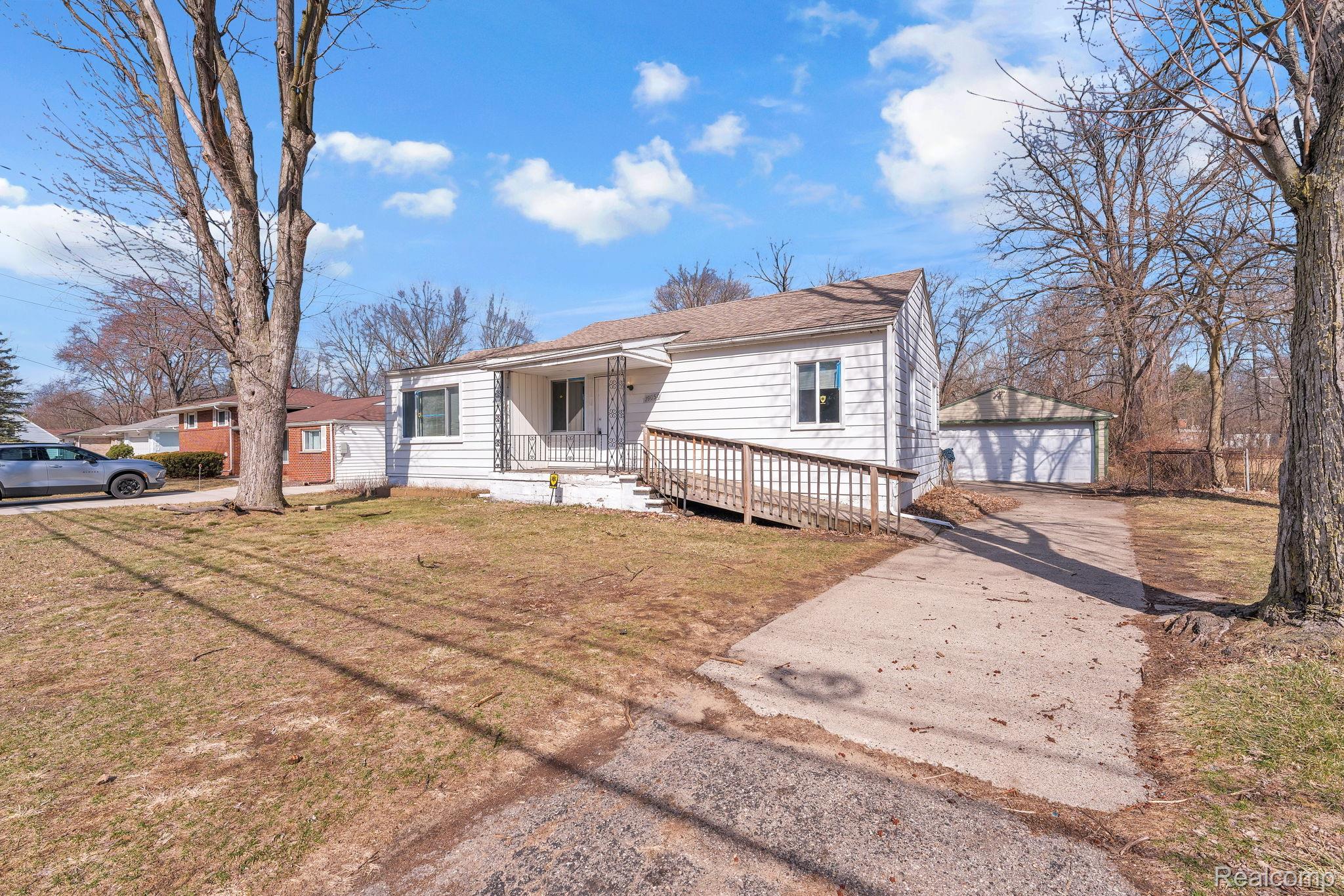 19050 Melrose Avenue