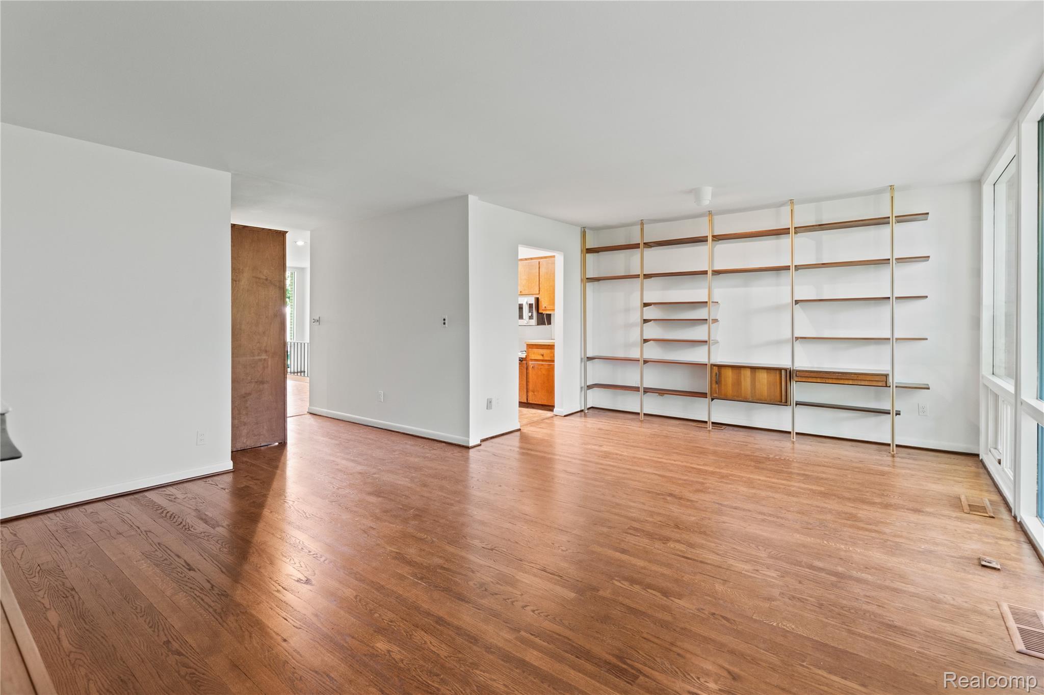 Detroit City, Michigan 48207, United States, 2 Bedrooms Bedrooms, ,2 BathroomsBathrooms,Residential,Active,201763