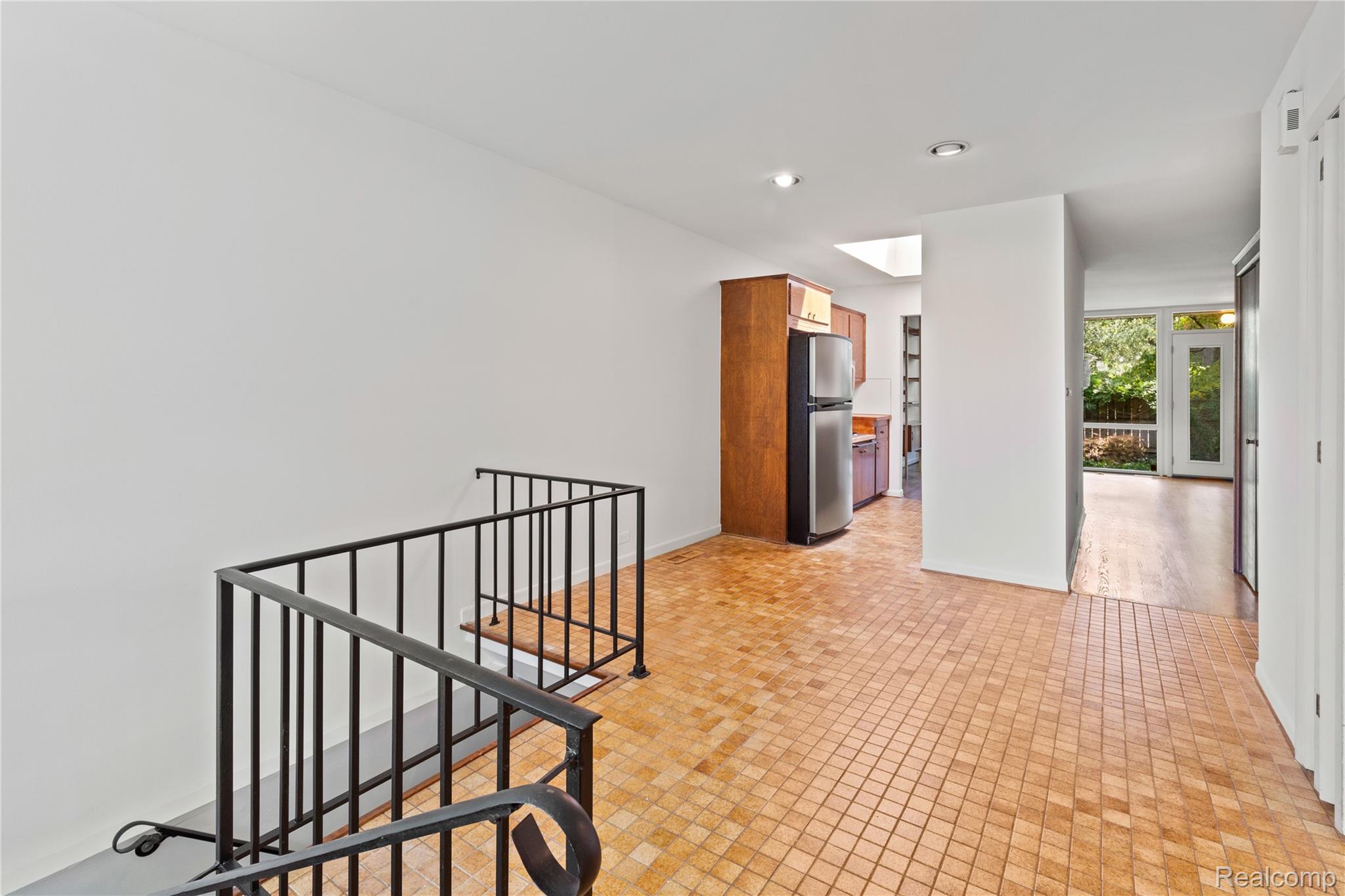 Detroit City, Michigan 48207, United States, 2 Bedrooms Bedrooms, ,2 BathroomsBathrooms,Residential,Active,201763