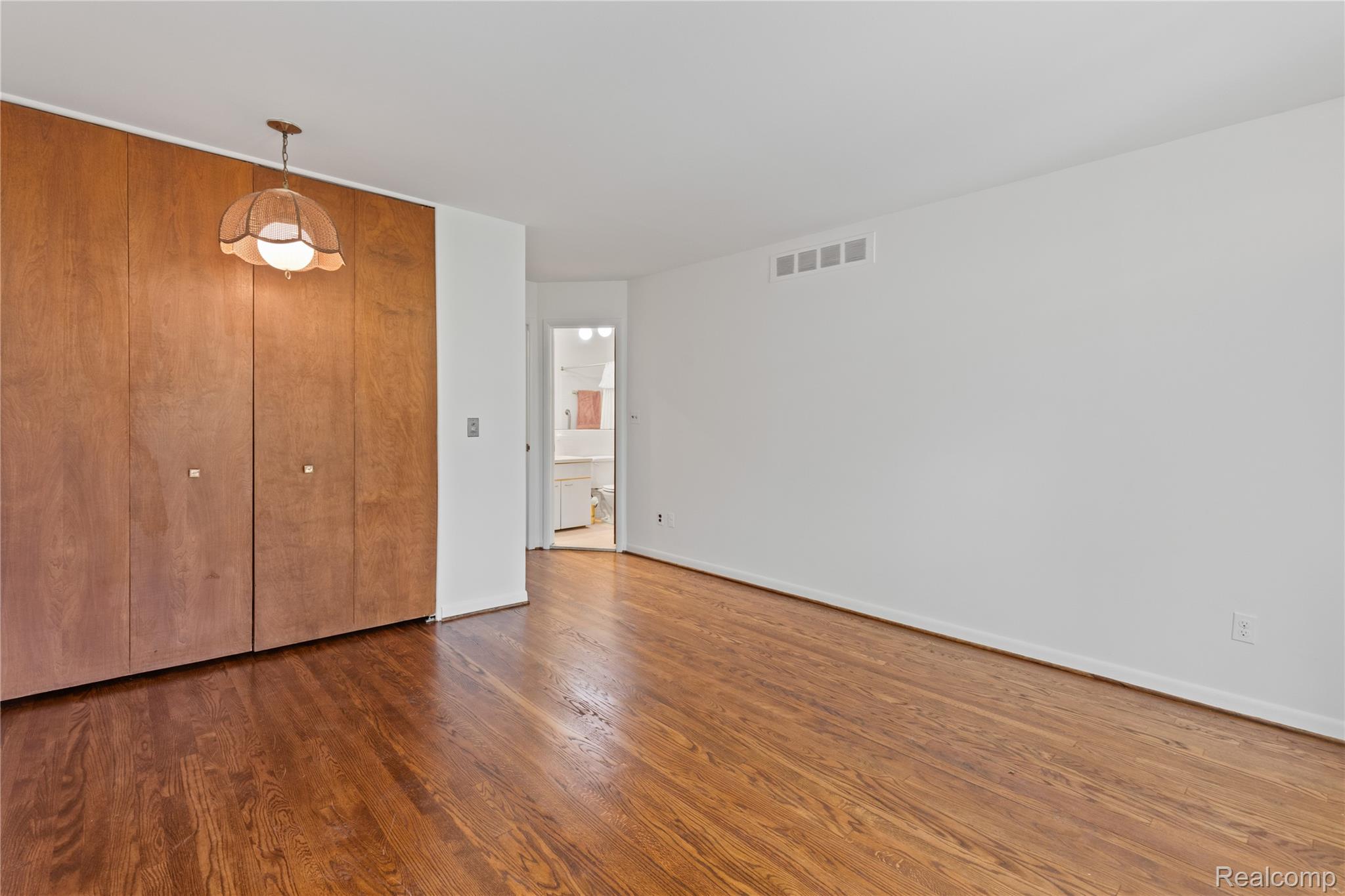 Detroit City, Michigan 48207, United States, 2 Bedrooms Bedrooms, ,2 BathroomsBathrooms,Residential,Active,201763