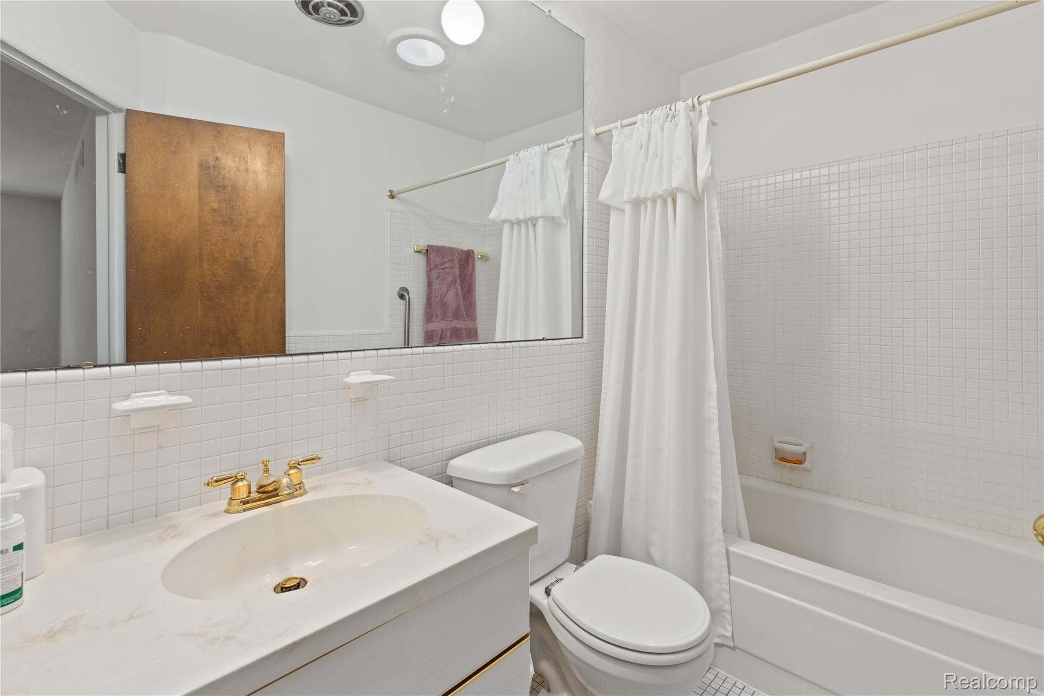 Detroit City, Michigan 48207, United States, 2 Bedrooms Bedrooms, ,2 BathroomsBathrooms,Residential,Active,201763