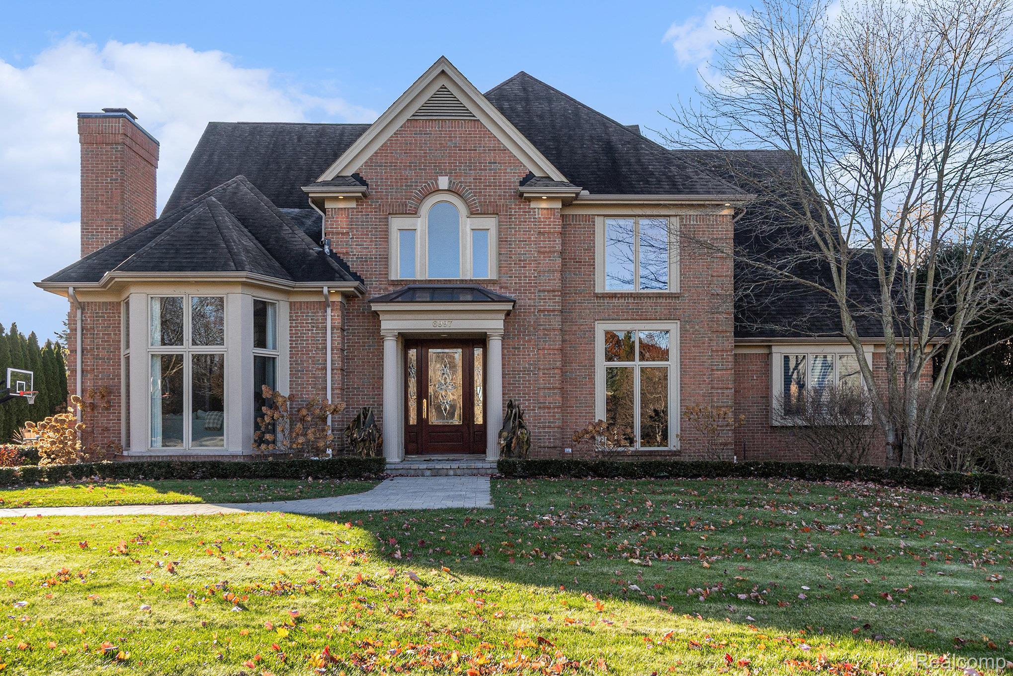 Clarkston, Michigan 48348, United States, 4 Bedrooms Bedrooms, ,5 BathroomsBathrooms,Residential,Coming Soon,242832