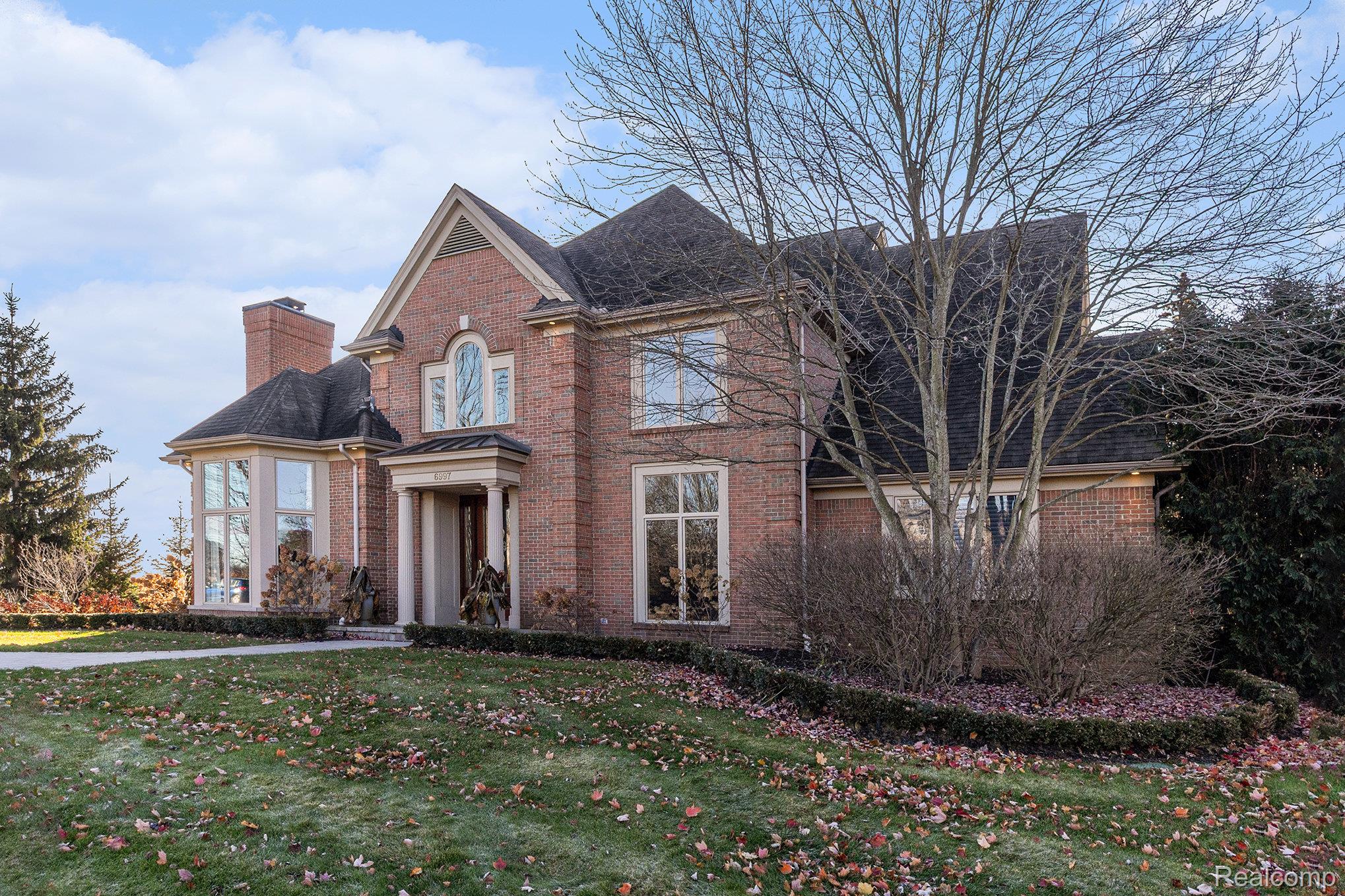 Clarkston, Michigan 48348, United States, 4 Bedrooms Bedrooms, ,5 BathroomsBathrooms,Residential,Coming Soon,242832