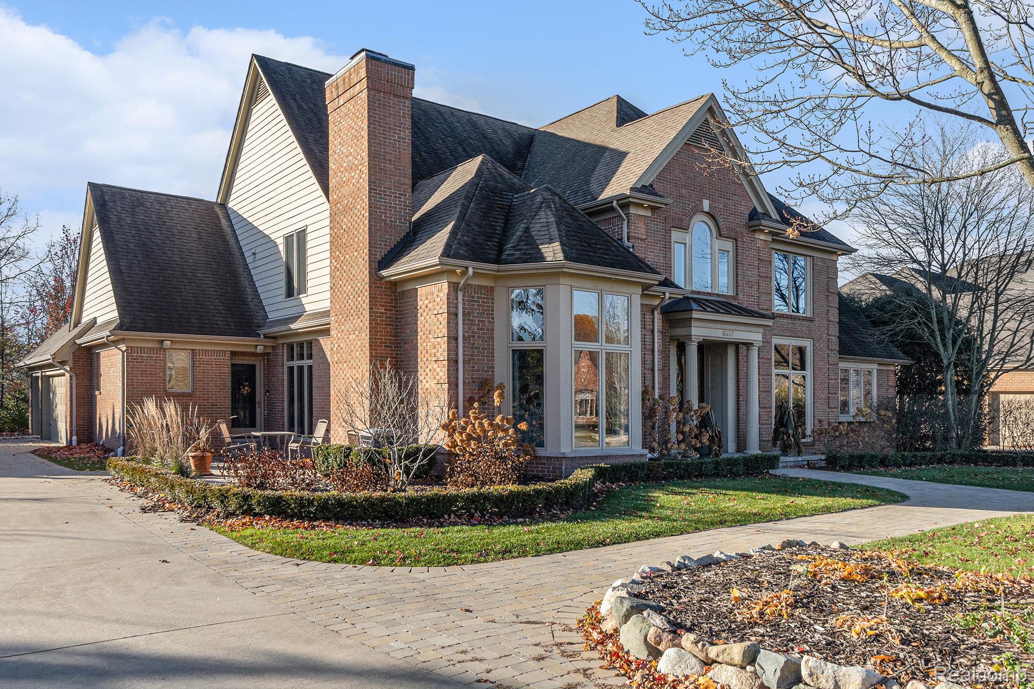 Clarkston, Michigan 48348, United States, 4 Bedrooms Bedrooms, ,5 BathroomsBathrooms,Residential,Coming Soon,242832