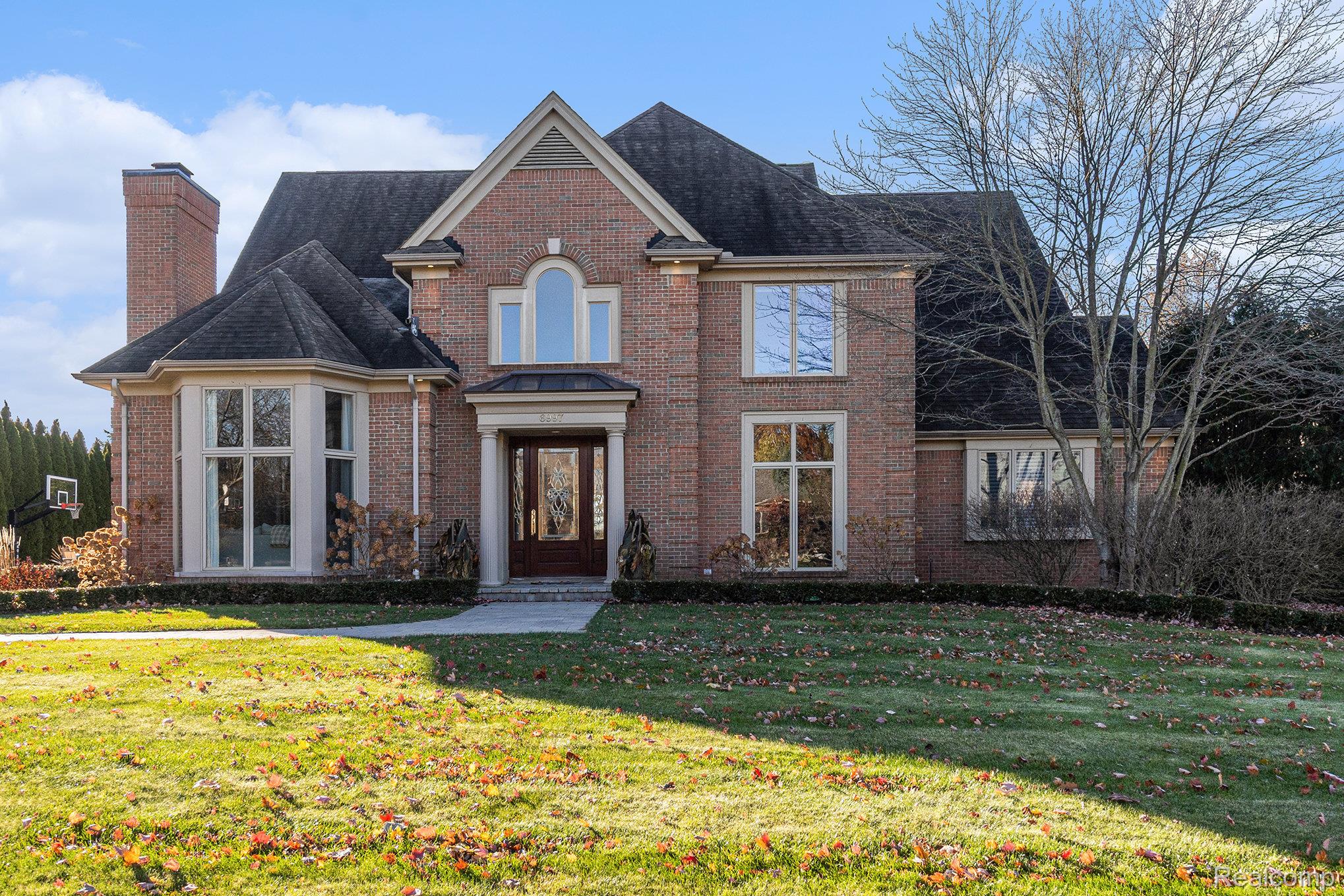 Clarkston, Michigan 48348, United States, 4 Bedrooms Bedrooms, ,5 BathroomsBathrooms,Residential,Coming Soon,242832