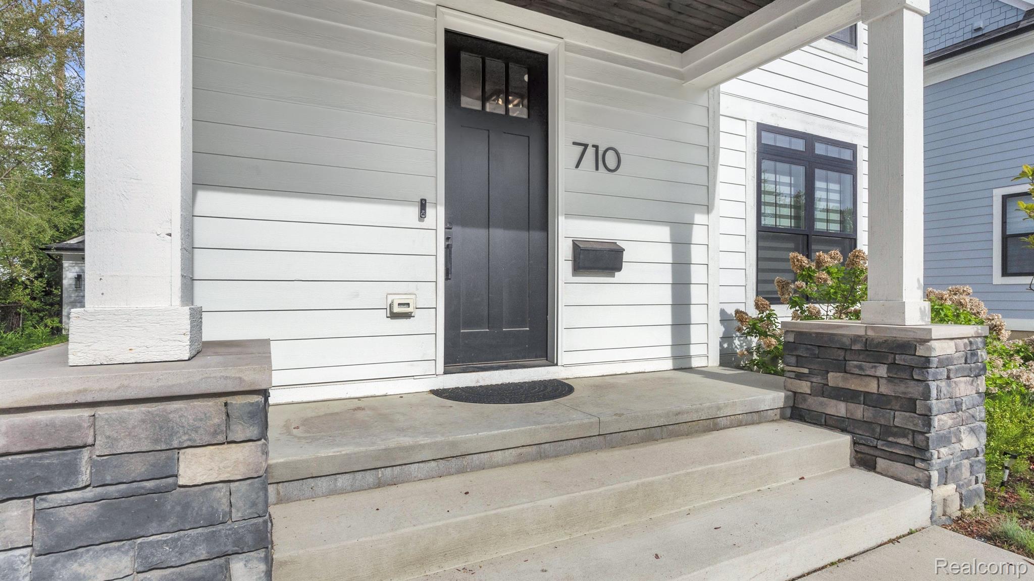 710 N CAMPBELL Road