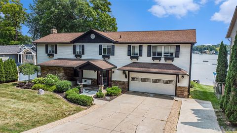 13293 Lake Shore Drive Fenton City MI 48430