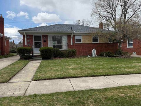 24243 Petersburg Avenue Eastpointe City MI 48021