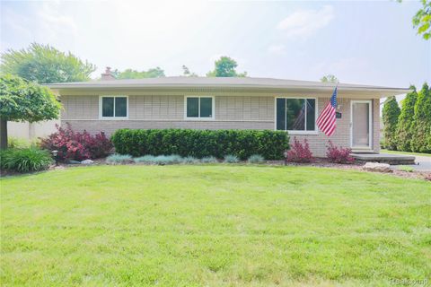 40755 Oakwood Court Clinton Charter Township MI 48038