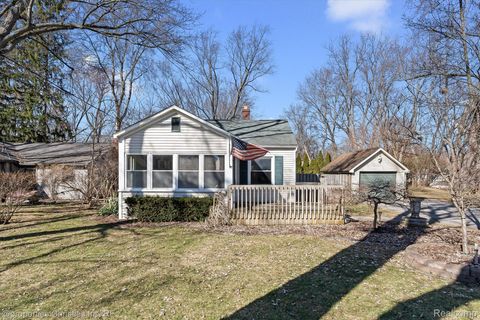 9280 Tanbay Street Commerce Charter Township MI 48382