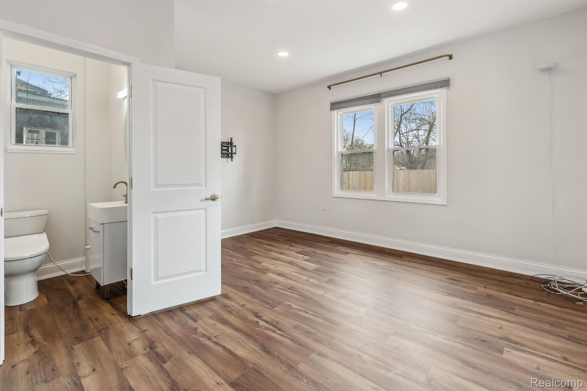 Detroit City, Michigan 48214, United States, 4 Bedrooms Bedrooms, ,3 BathroomsBathrooms,Residential,Active,138972