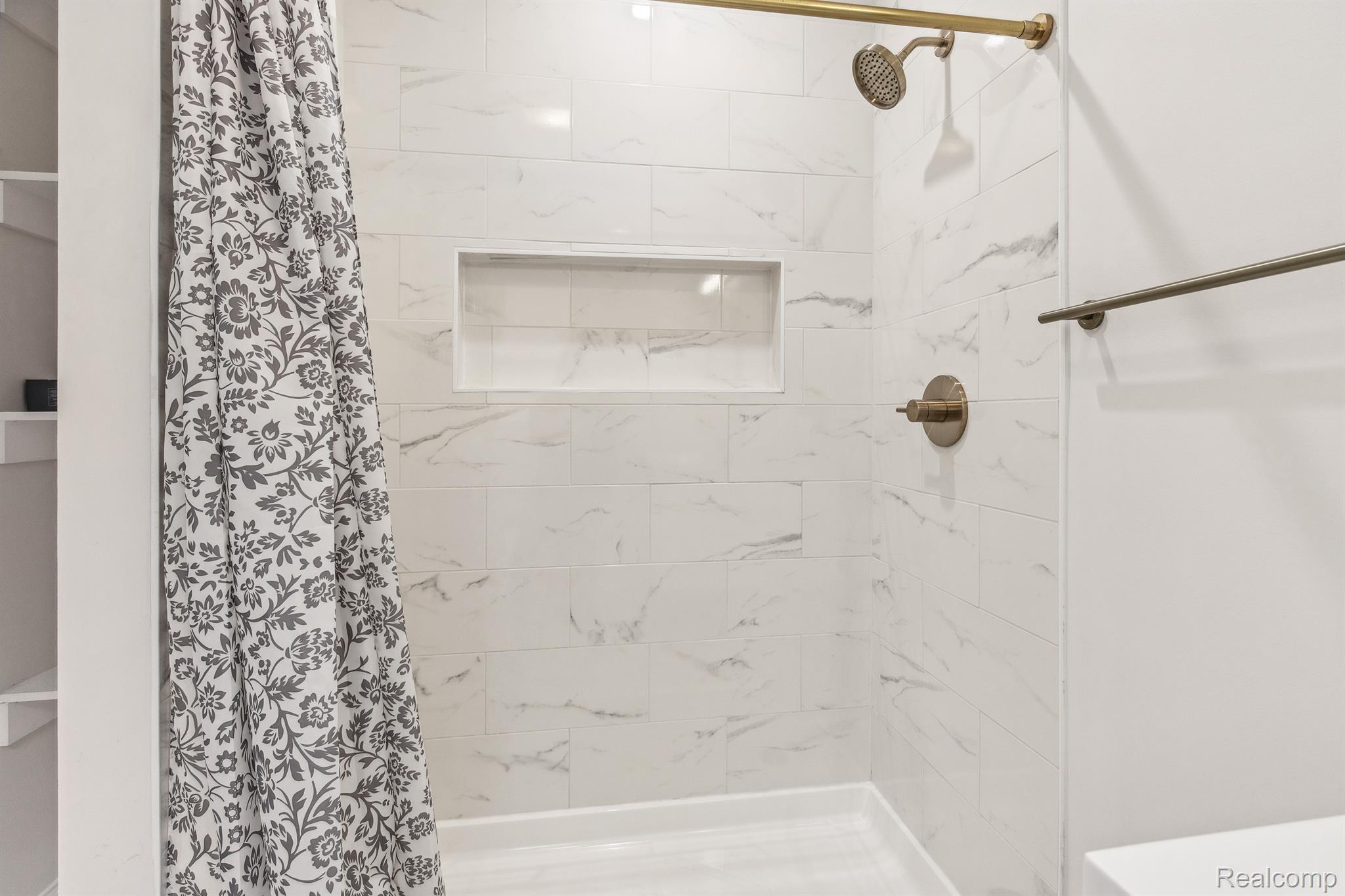 Detroit City, Michigan 48214, United States, 4 Bedrooms Bedrooms, ,3 BathroomsBathrooms,Residential,Active,138972