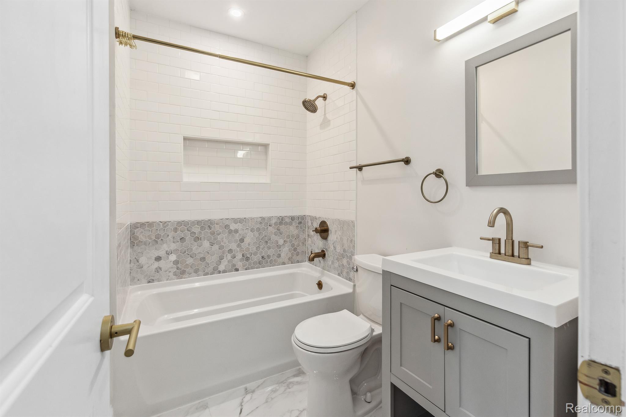Detroit City, Michigan 48214, United States, 4 Bedrooms Bedrooms, ,3 BathroomsBathrooms,Residential,Active,138972