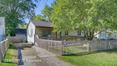 Photo of 3303 W Lyndon Avenue, Mt Morris City, MI 48504 (MLS # 5050220220)