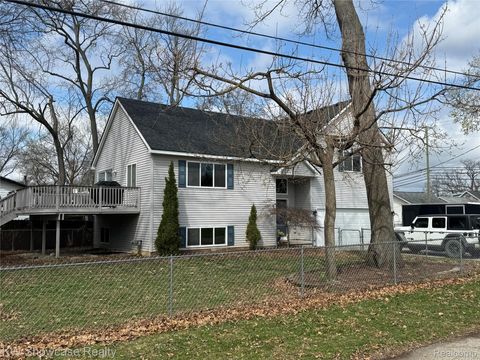2365 Hartford Avenue Waterford Charter Township MI 48327