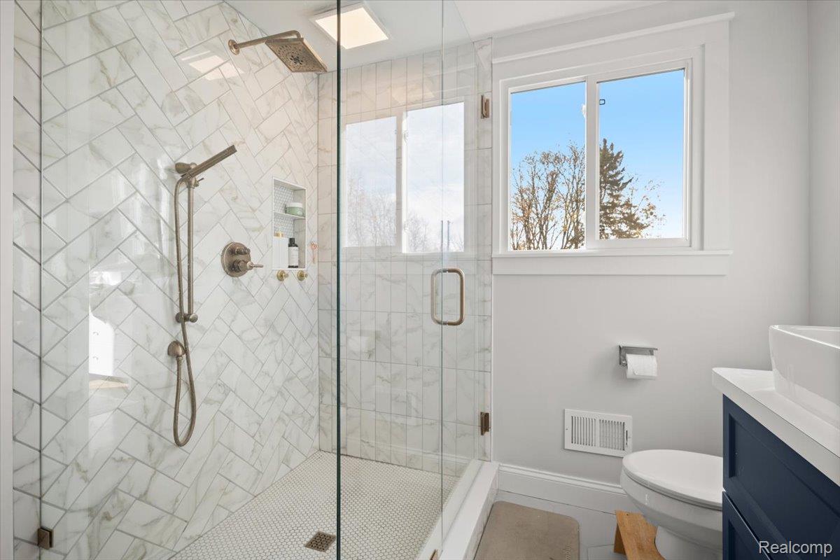 Utica, Michigan 48316, United States, 5 Bedrooms Bedrooms, ,3 BathroomsBathrooms,Residential,Coming Soon,242759