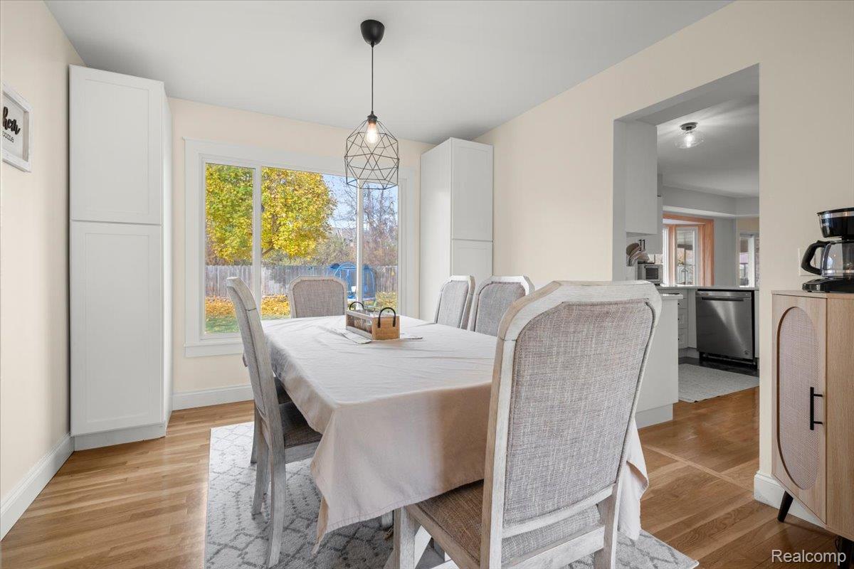 Utica, Michigan 48316, United States, 5 Bedrooms Bedrooms, ,3 BathroomsBathrooms,Residential,Coming Soon,242759