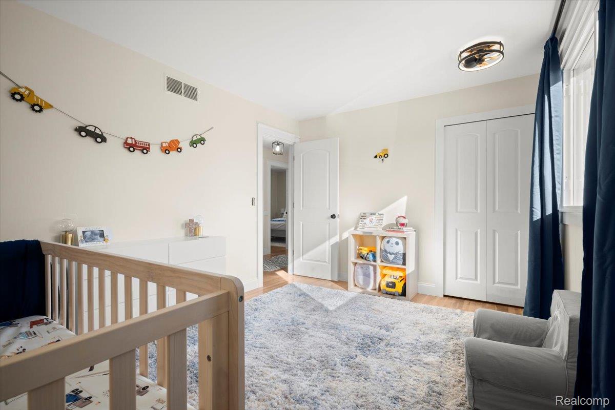 Utica, Michigan 48316, United States, 5 Bedrooms Bedrooms, ,3 BathroomsBathrooms,Residential,Coming Soon,242759